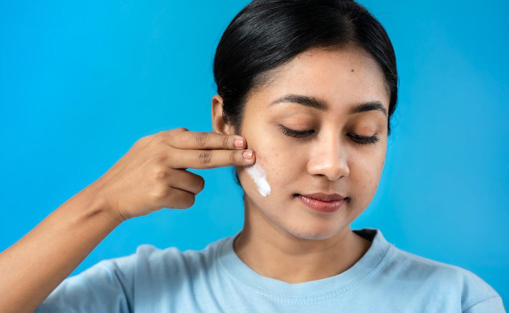একনে প্রন স্কিনের যত্নে ময়েশ্চারাইজার কীভাবে সিলেক্ট করবেন?