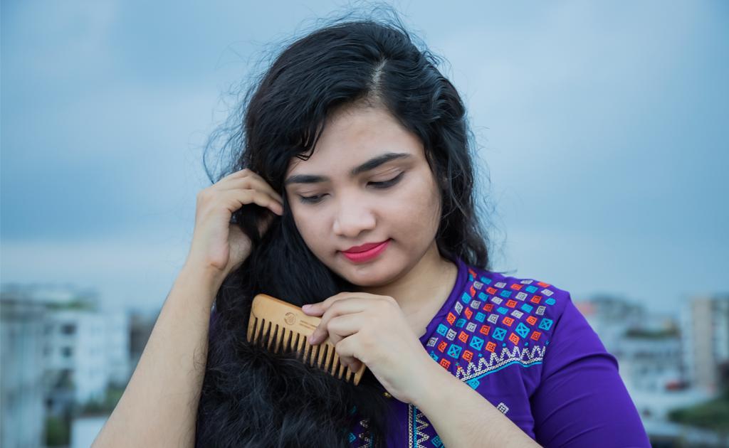 কার্লি চুলকে প্রাণবন্ত করতে ৫টি কার্যকরী ঘরোয়া পদ্ধতি!