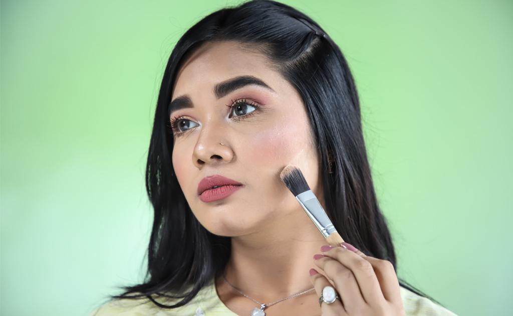 এলিগেন্ট লুক পেতে ন্যুড মেকআপে নিজেকে সাজিয়ে নিন মাত্র ৬টি ধাপে!