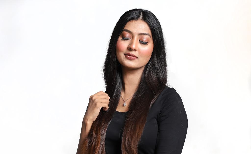 ফ্ললেস ও পারফেক্ট বেইজ মেকআপ মাত্র ৪টি প্রোডাক্টস দিয়েই!