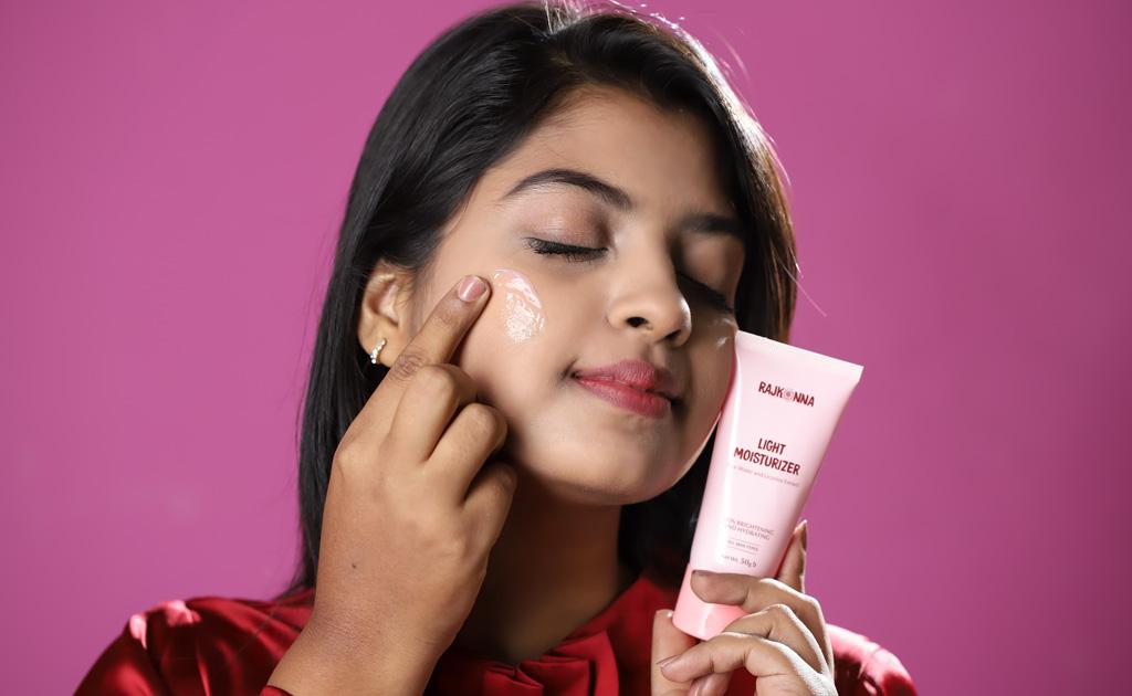 ব্রাইট ও হাইড্রেটেড স্কিন এখন একটি ময়েশ্চারাইজার দিয়েই!