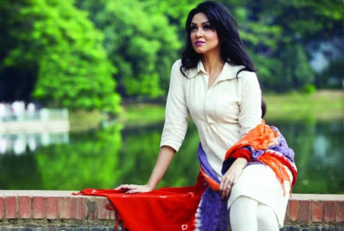 সাদা রংয়ের পোশাক হোক গরমের সঙ্গি