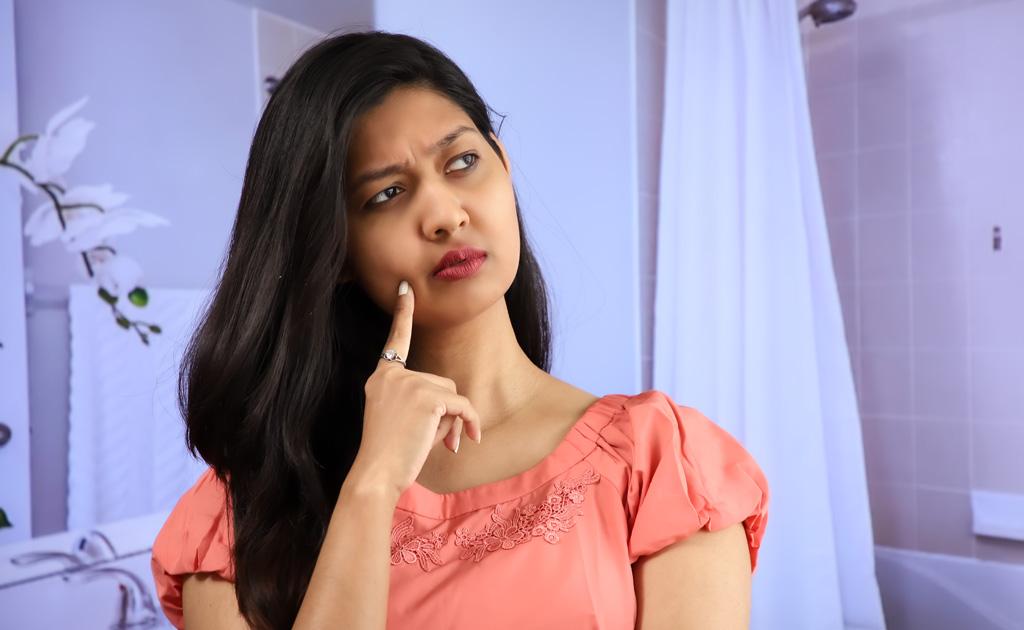 কেমিক্যাল নাকি ফিজিক্যাল এক্সফোলিয়েটর, আপনার জন্য কোনটা ভালো?