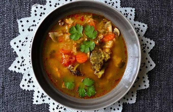 ক্লিয়ার চিকেন স্যুপ উইথ ভেজিটেবলস