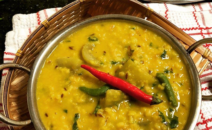 ফোঁড়নের স্বাদে লাউ ডাল